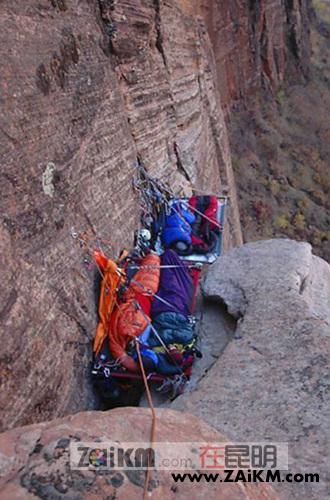 空中露营之极限攀岩在悬崖峭壁睡觉生活[图1]